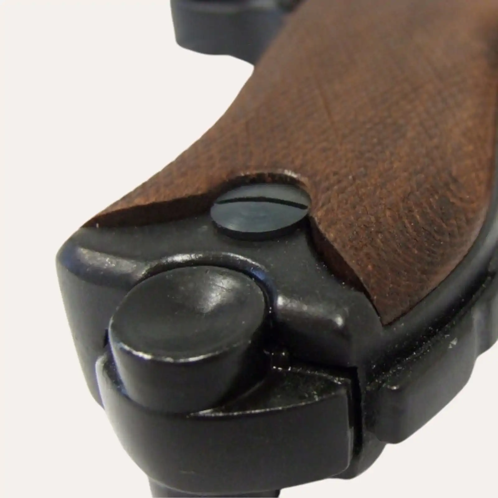 Luger P08 Parabellum canon court
