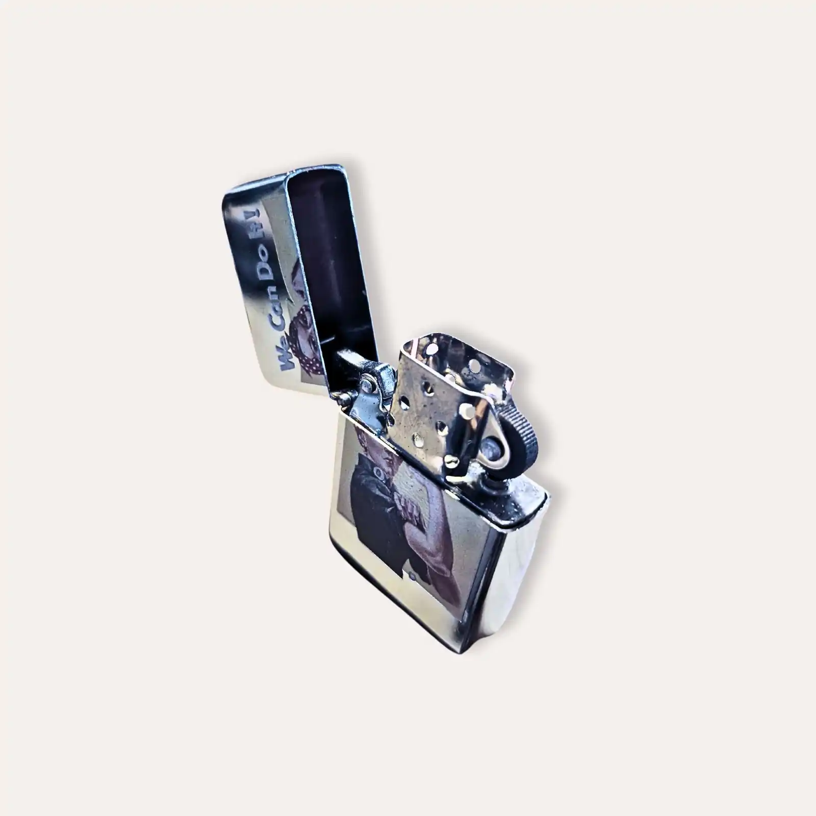 Briquet type zippo Rosie the riveter