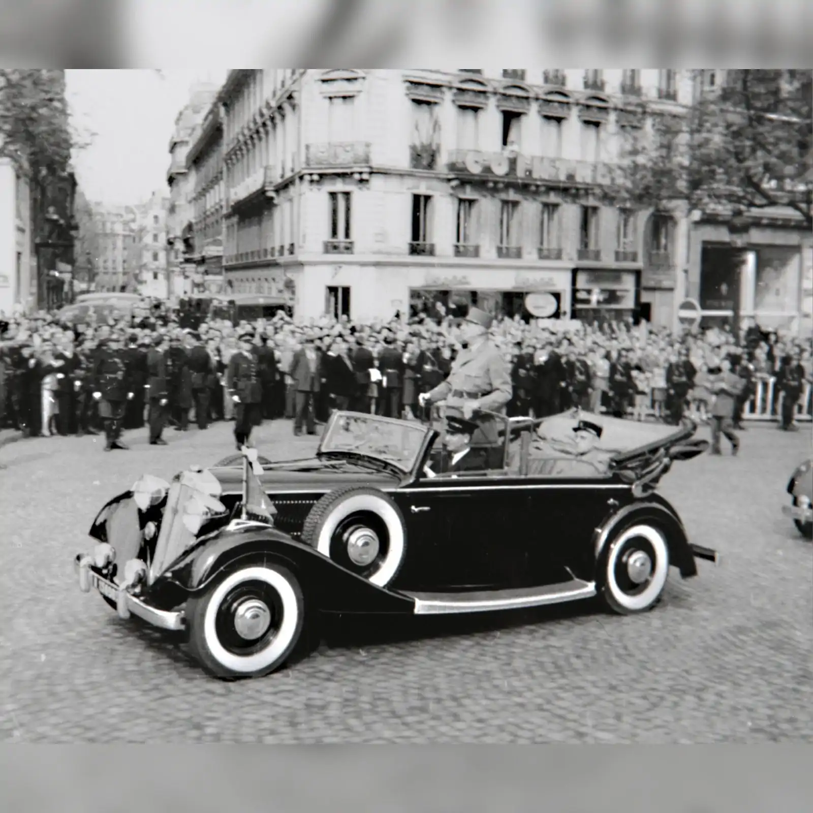 De Gaulle et sa Horch 830