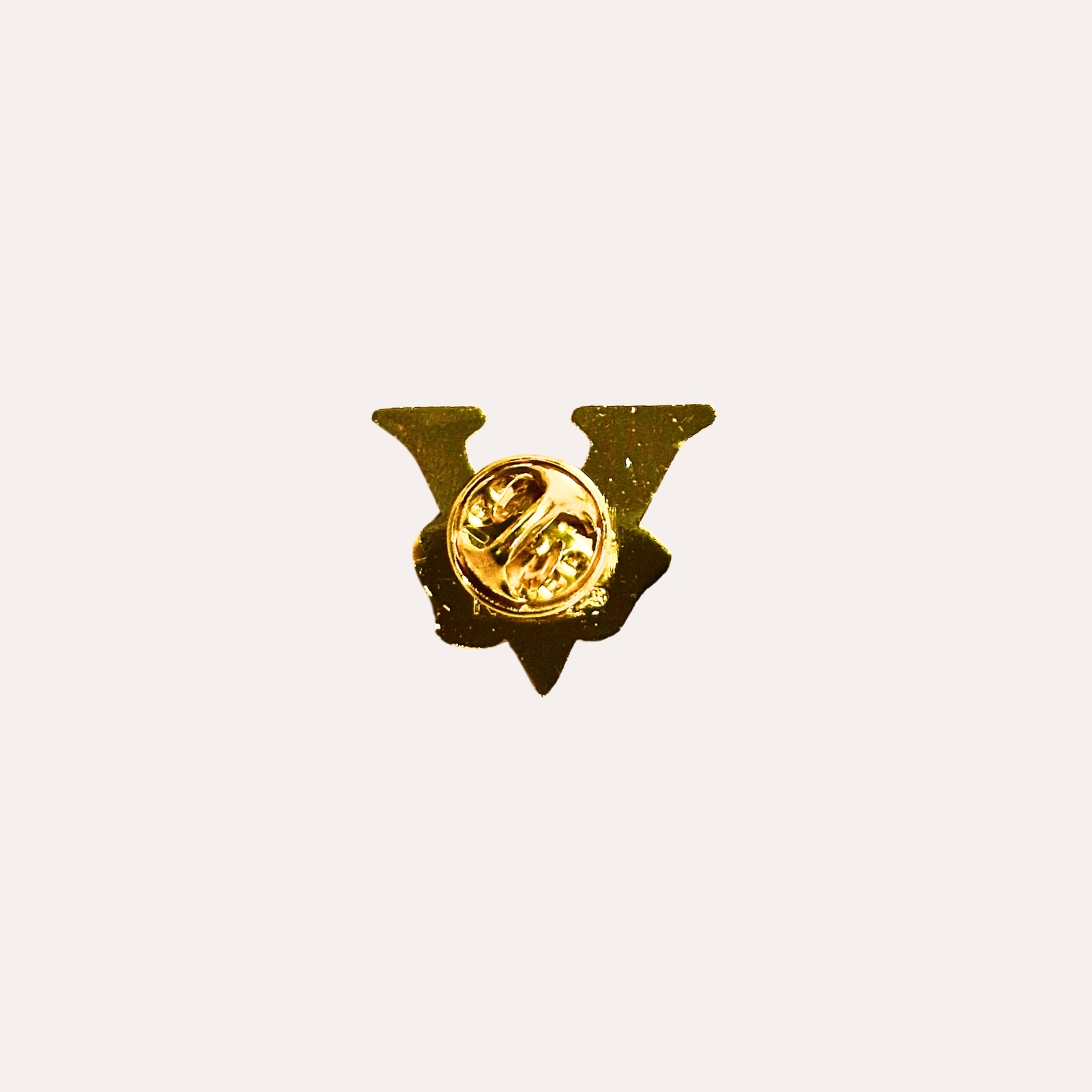Pin's V for Victory – Image 2
